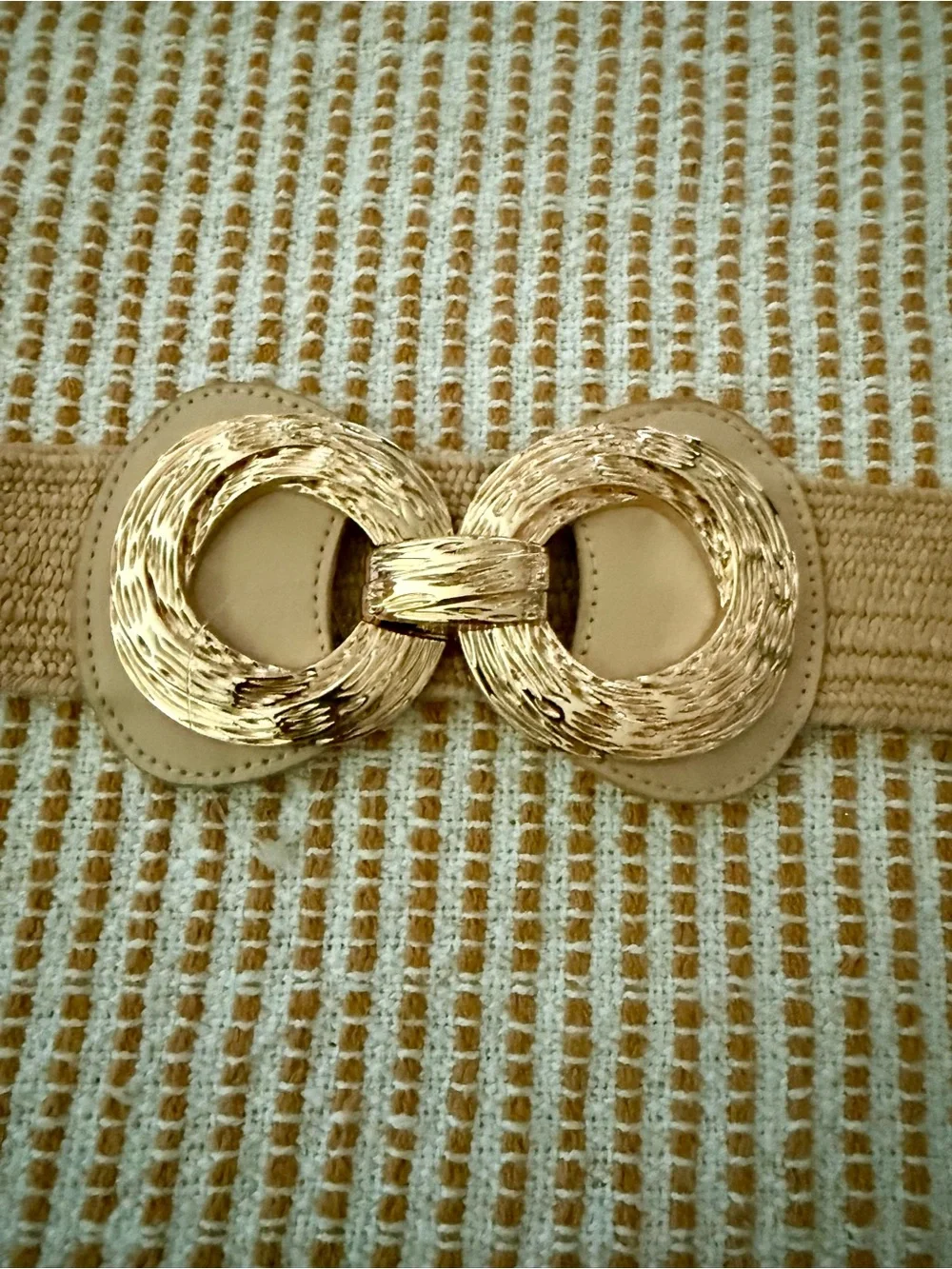 Gold Buckle Beige Women's Stretch Belt. NWOT